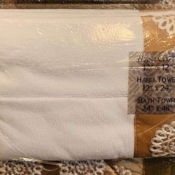 Cynthia Collection 18-Piece Embroidered Bathroom Set (New in Package) - Picture 4 of 9